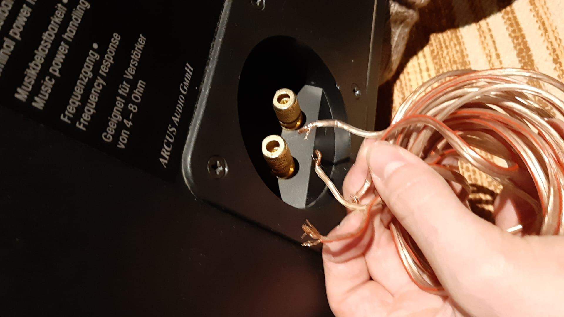 Wie schliesse ich diese Boxen an meinen PC an? (Computer, Technik ...