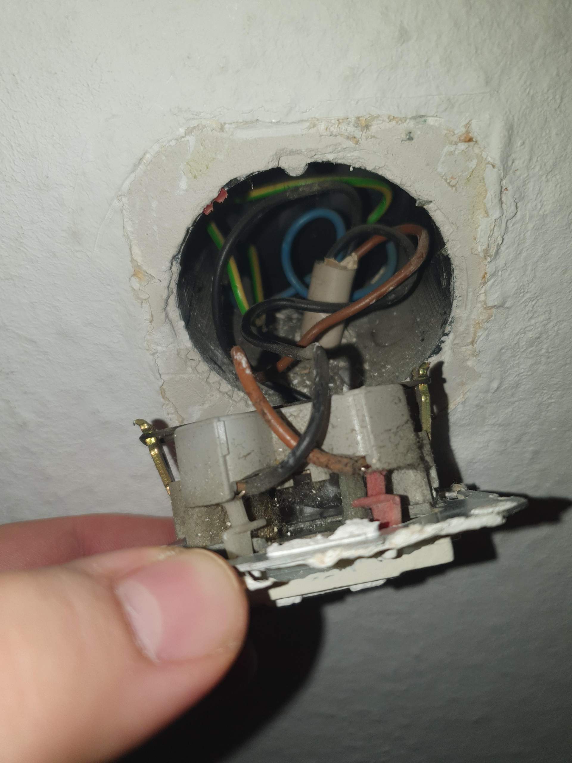 wie schließe ich einen lichtschalter an