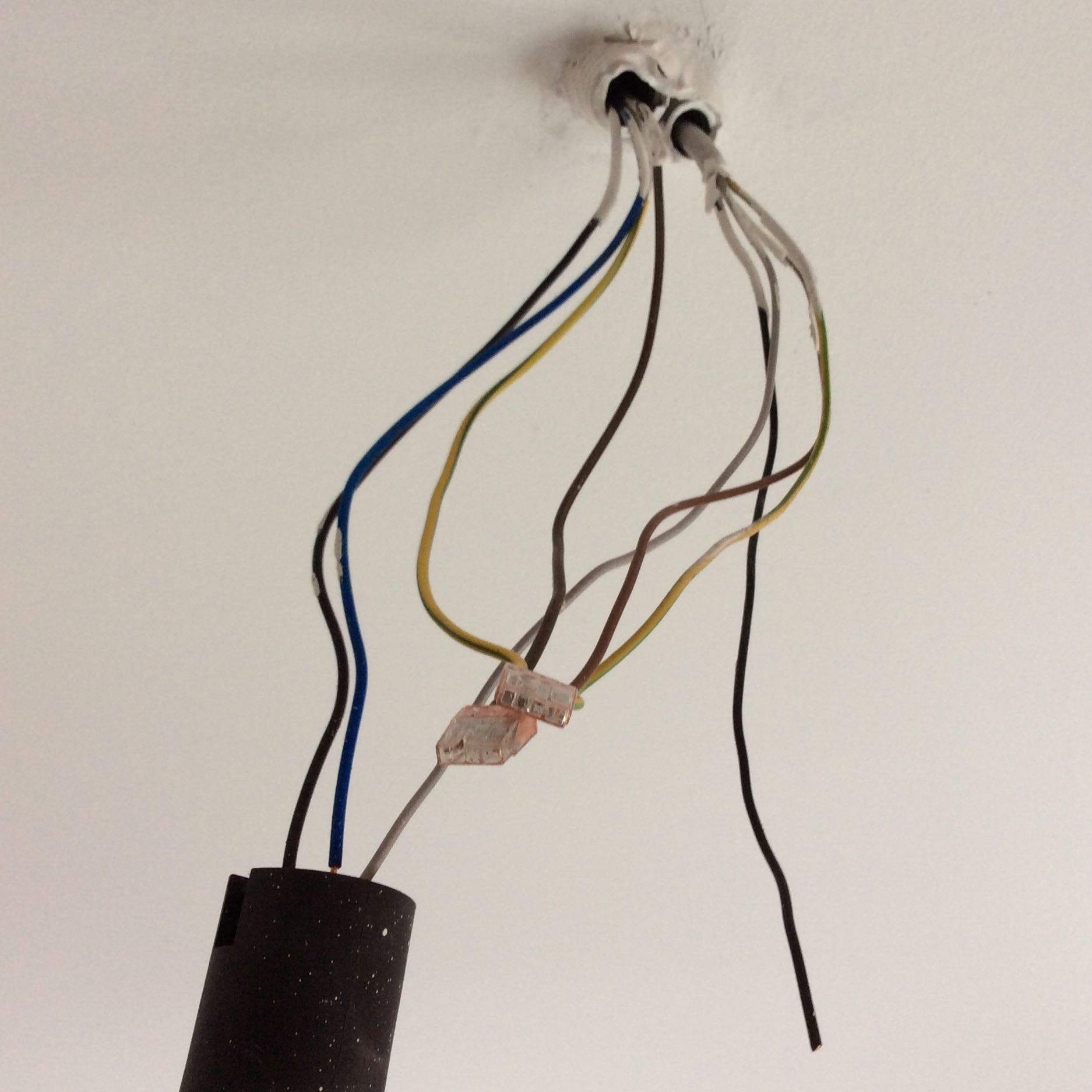 Wie schließe ich eine Lampe an 8 Kabeln an? (montieren)