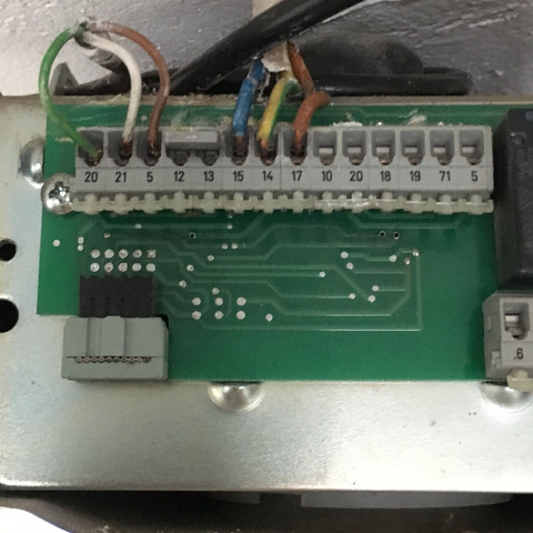 Wie Schliesse Ich Einen Schellenberg Smartphone Garagentoroffner An Einen Supramatic E Torantrieb Von Hormann An Technik Garagentor