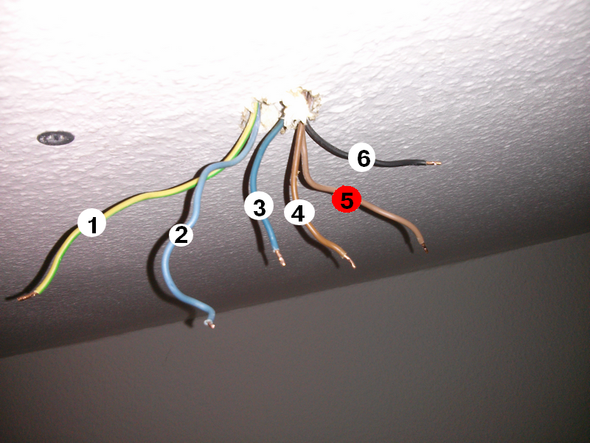Kabel-Gewirr - (Elektrik, Lampe, Lüfter)