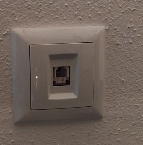 Seltsame Wanddose - (Router, Telefonbuchse, netzwerkanschluss)