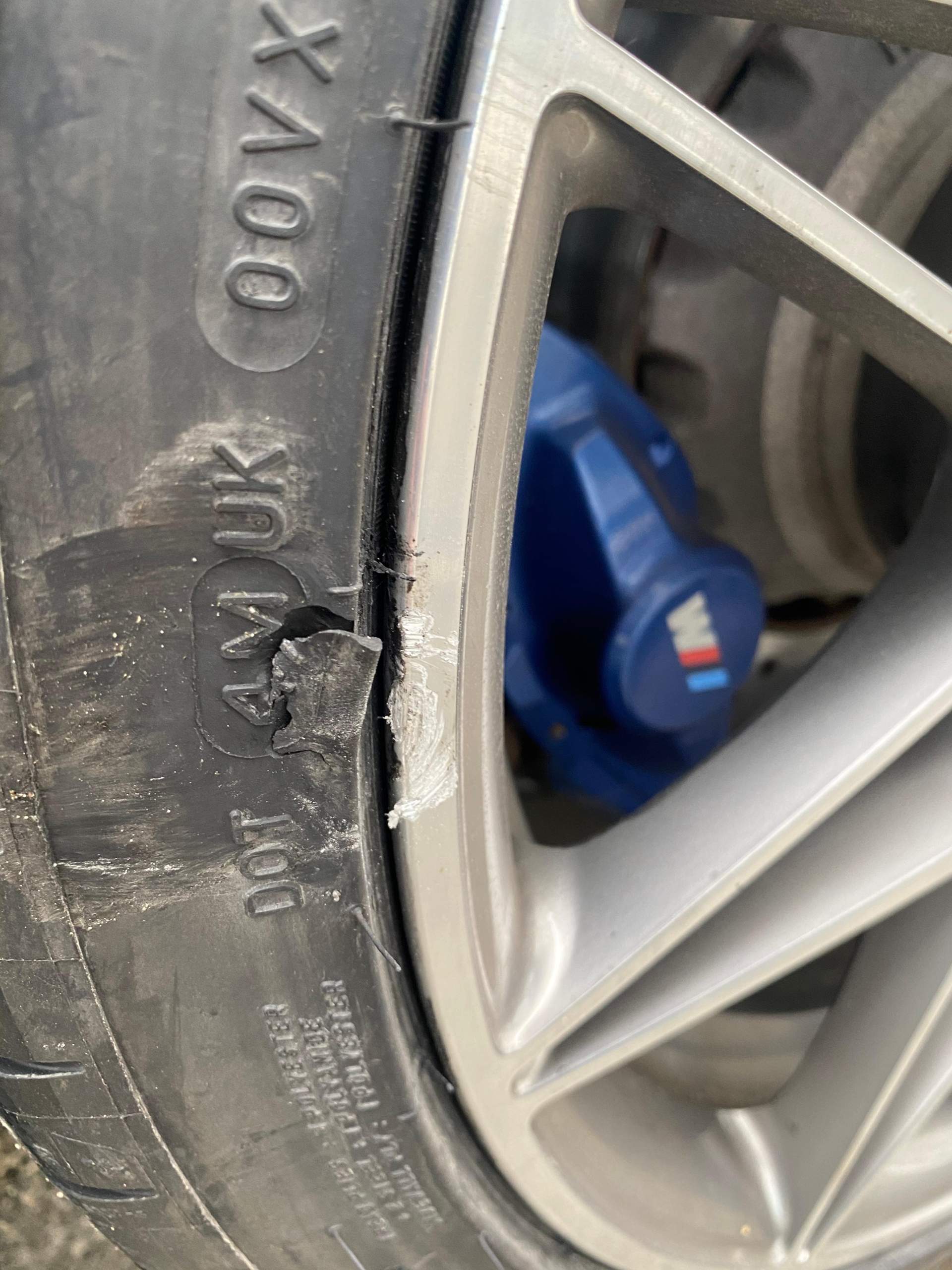 Wie Schlimm ist der Schaden wirklich? (Reifen/Felge)? (Auto und Motorrad, Felgen)