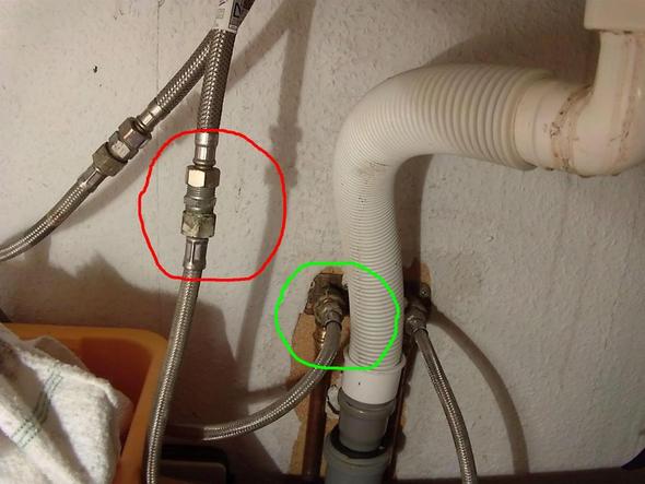 alte Wasserleitungen unter Spüle - (heimwerken, Handwerker, Spülmaschine)