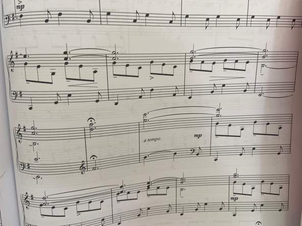 Wie spielt man diese Noten auf dem Klavier?