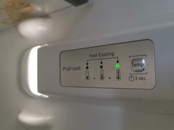 Wie stelle ich bei meinem Kühlschrank (Bauknecht) die Temperatur ein?