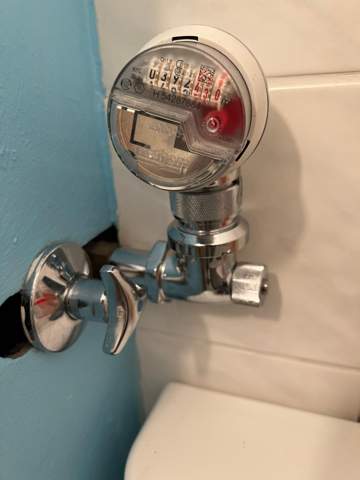 Wie stelle ich das Warmwasser ab um die Duscharmatur zu wechseln?
