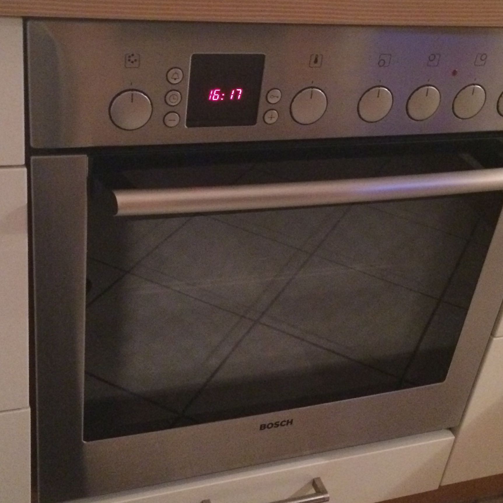 Wie stelle ich die Backofen Uhr ein? (einstellen)