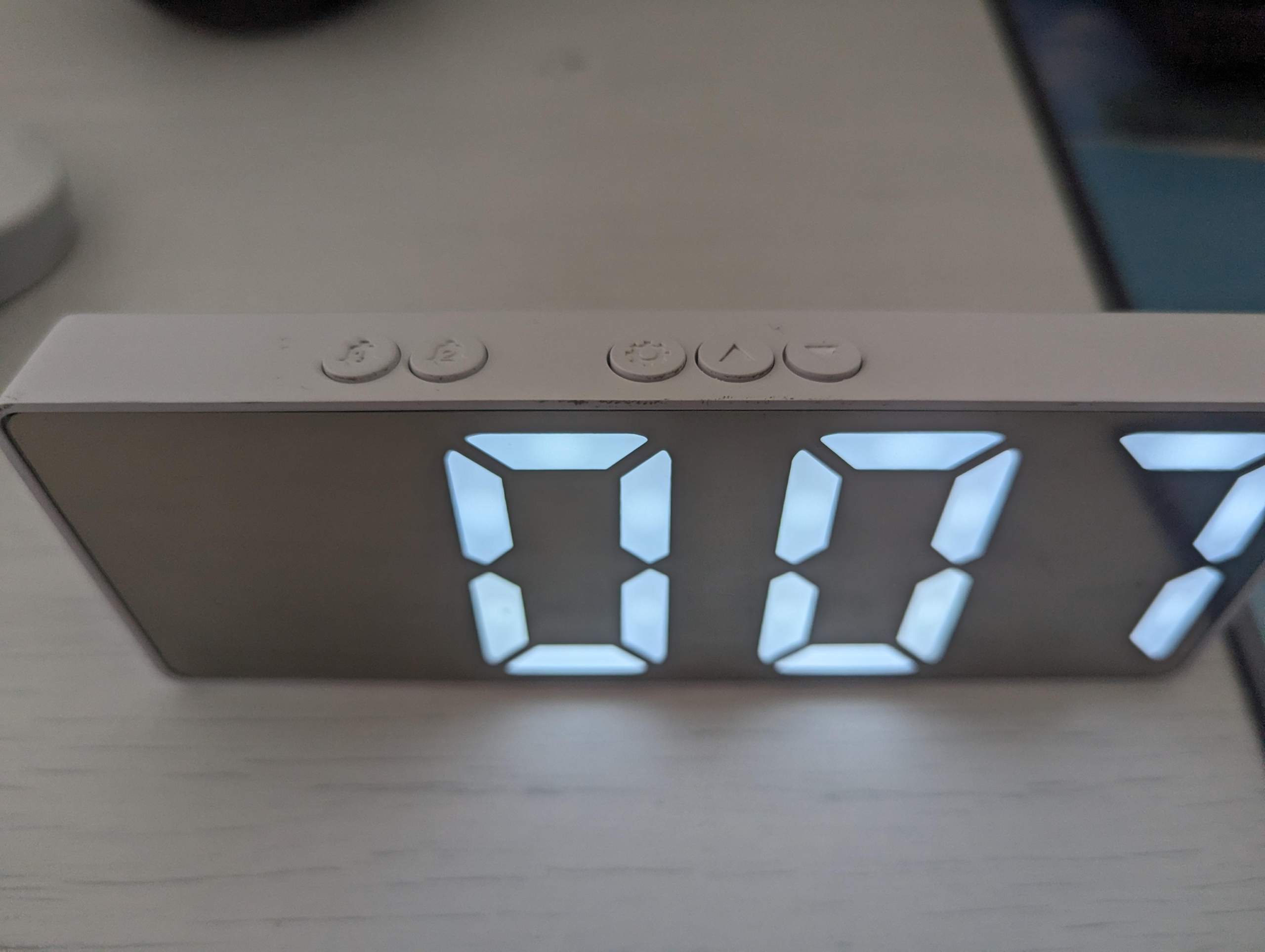 Stellt Sich Iphone Uhr Automatisch Um Wie stellt man diese Uhr um?