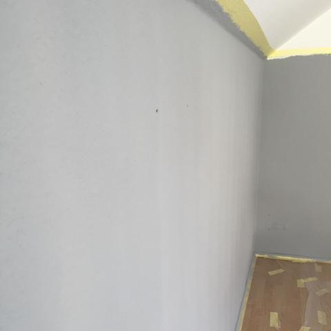 Wie Streiche Ich Eine Farbige Wand Streifenfrei Streichen Wandfarbe