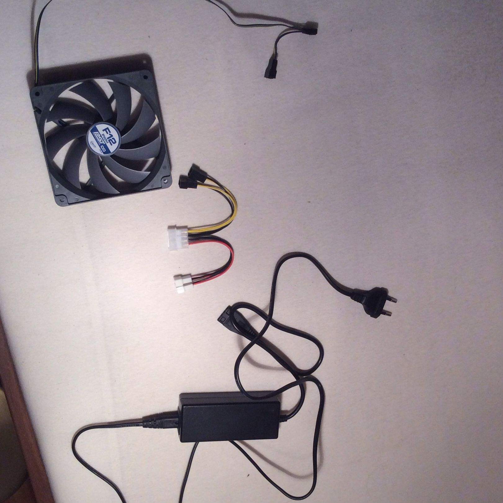 Wie verbinde ich den Lüfter mit dem Netzteil und dem Molex Anschluss? Technik