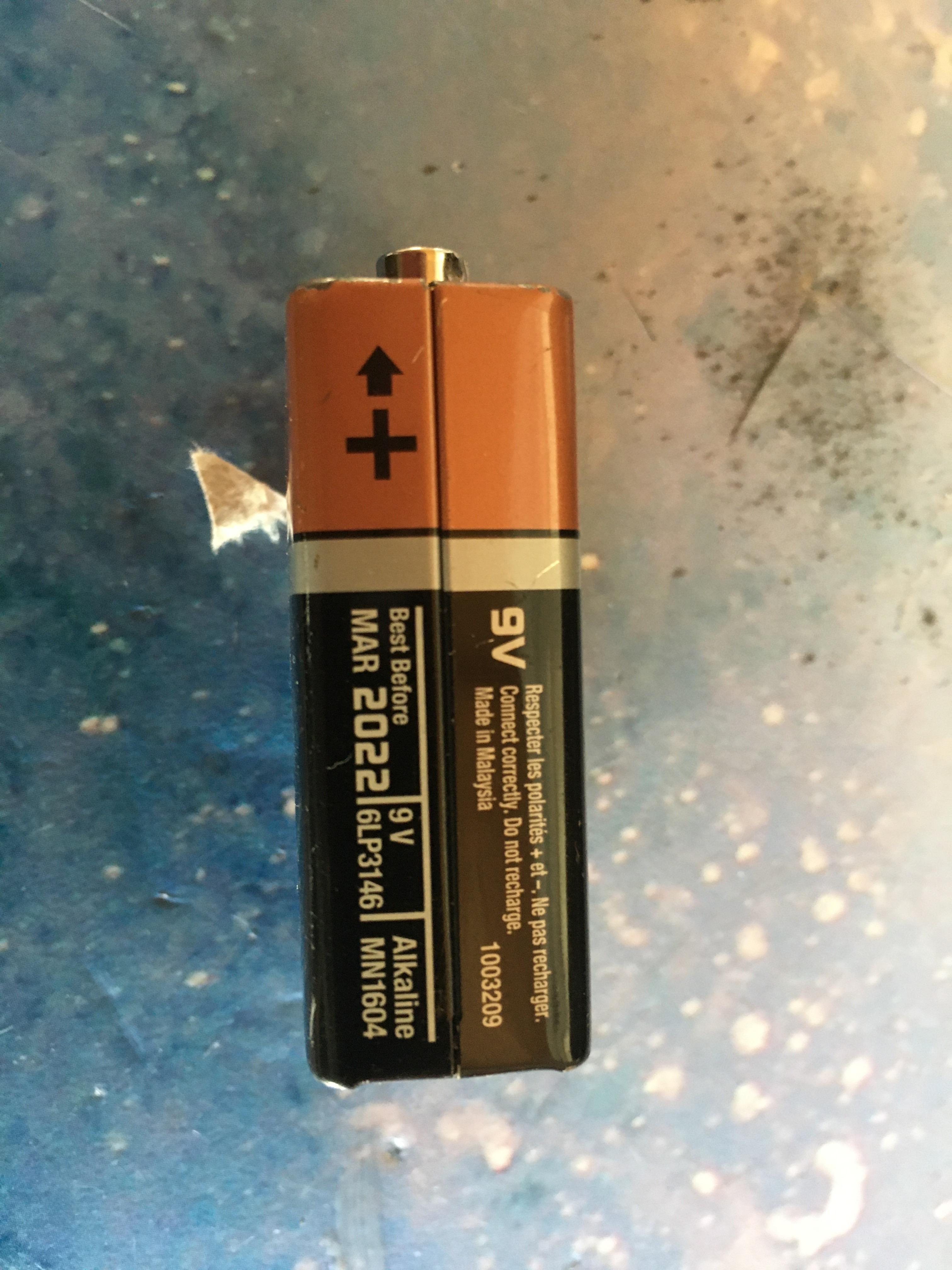 Wie viel Amphere hat eine 9 Volt Batterie? (Technik, Strom, netzgerät)
