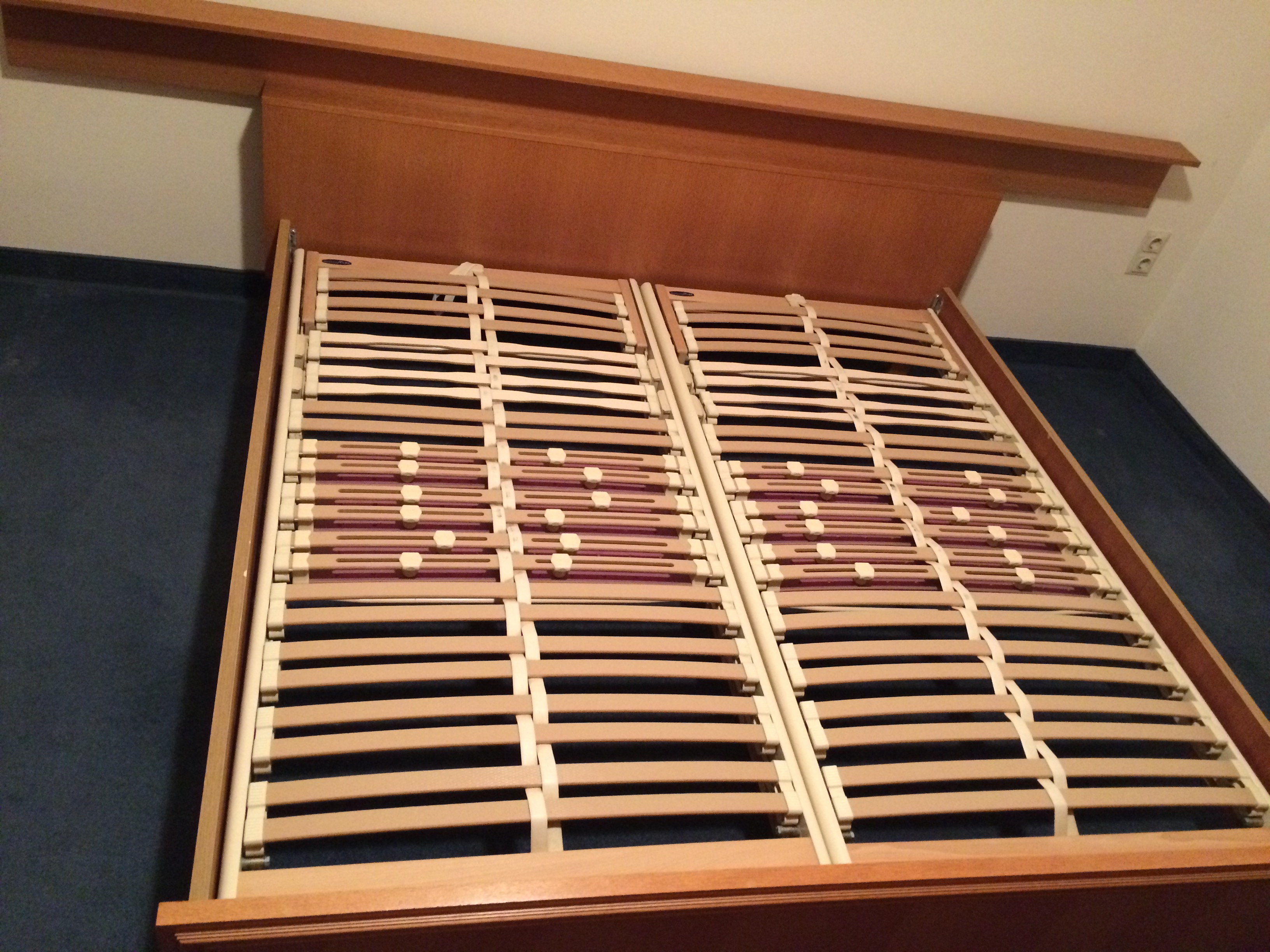 Wie viel ist dieses schlafzimmer noch wert? (geld, möbel)