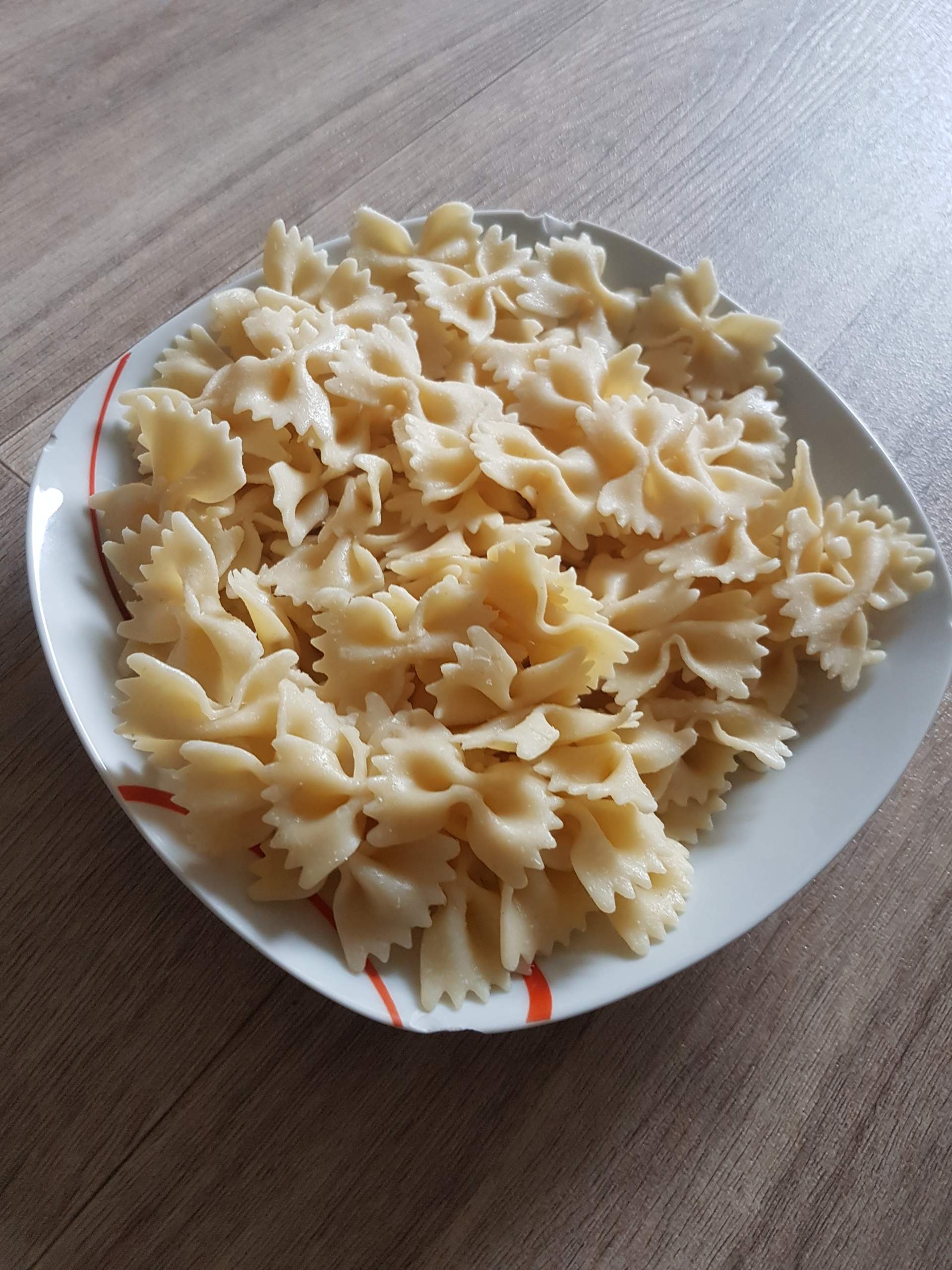 Wie viel kcal haben diese (300g) gekochten Nudeln? (+Bild)? (Gesundheit, Ernährung, Kalorien) Wie viel kcal haben diese (300g) gekochten Nudeln? (+Bild)? (Gesundheit, Ernährung, Kalorien)