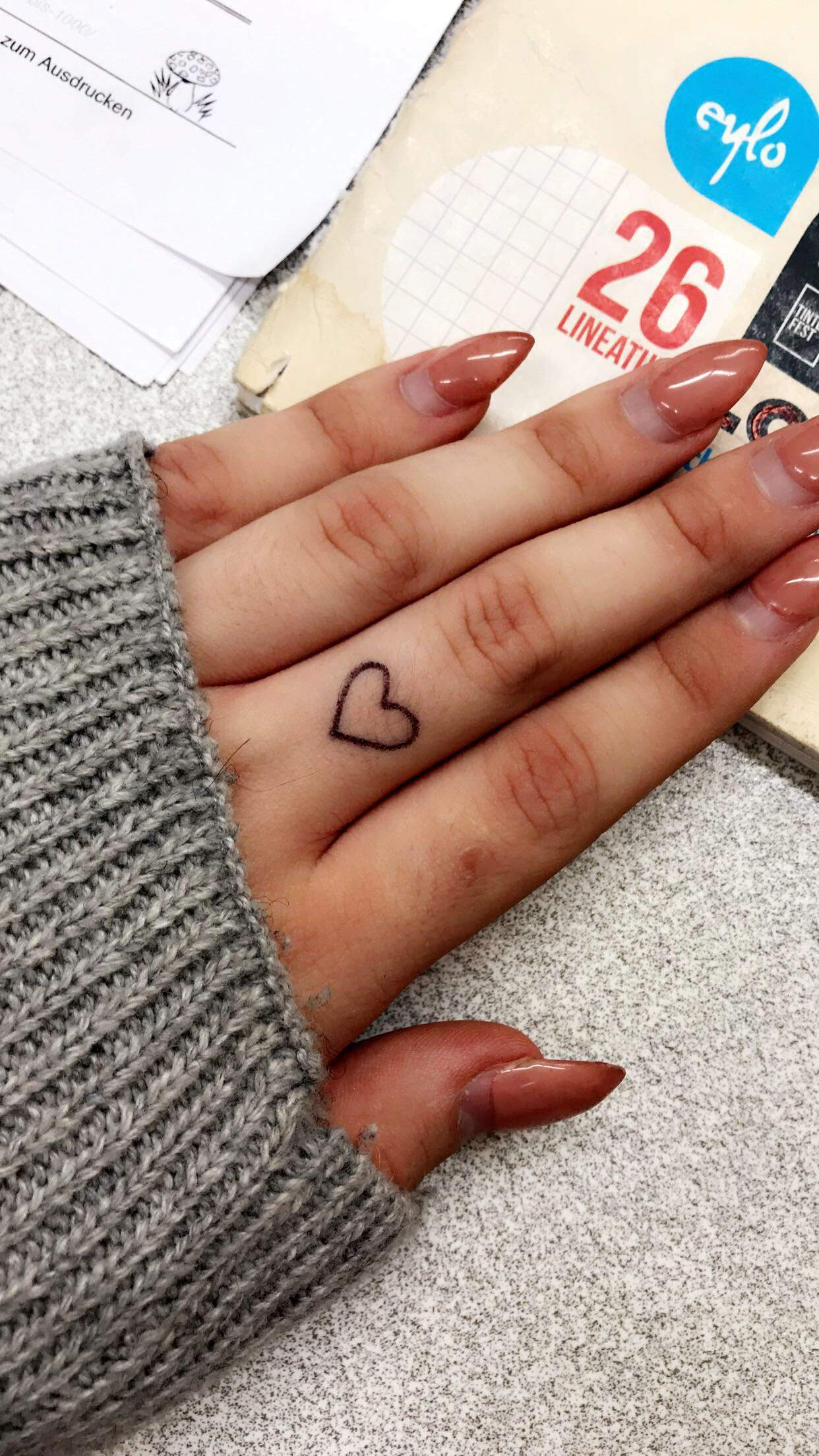 Wie viel könnte ein kleines Tattoo so kosten? (Hand)