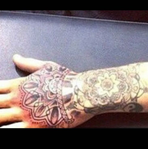 Das Haar genau so - (Geld, Tattoo)