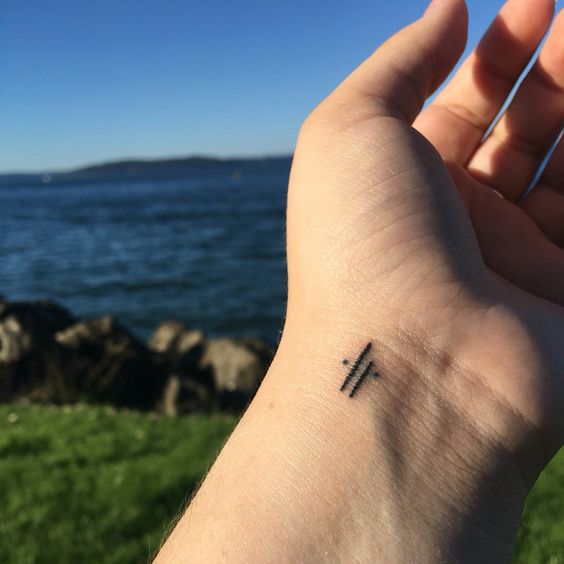 Wie viel kostet dieses Tattoo ca. (Bild)? (tätowieren)