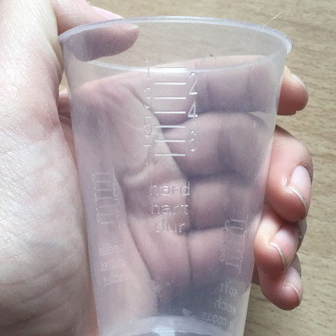Wie viel Wasser kommt in den Eierkocher :D? (hühnerei)