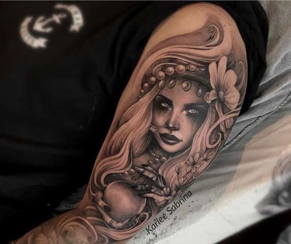 Wie Viel Wurde Dieses Tattoo Kosten Auf Zierlichen Arm Haut Osterreich Tattoostudio