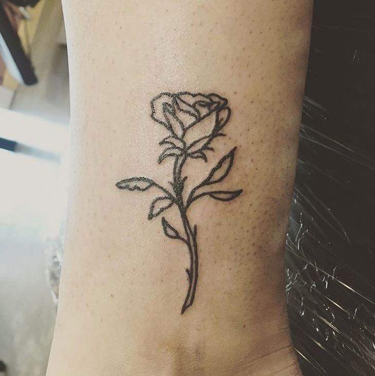 Wie viel würde so ein Rosen Tattoo kosten?