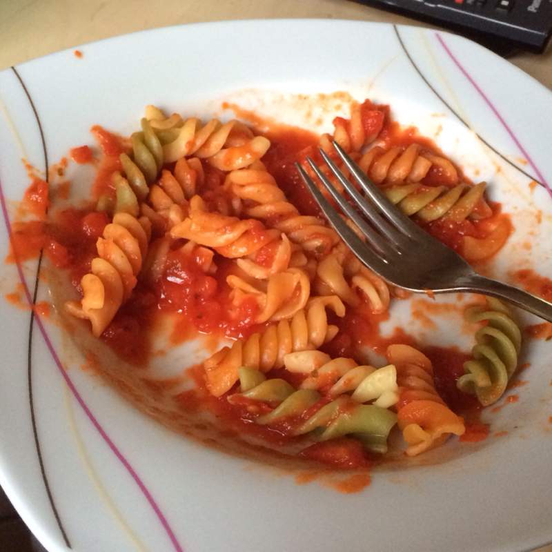 Wie viele Kalorien hat wohl diese Portion nudeln? (Ernährung, kochen