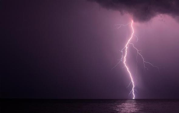 Blitz schlägt ins Meer ein - (Sex, Physik, Wasser)