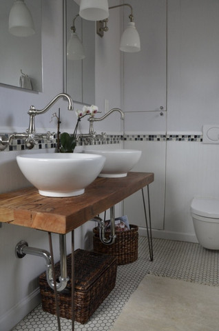 Wie widerstandfähig ist massives Holz als Waschtischplatte für ein