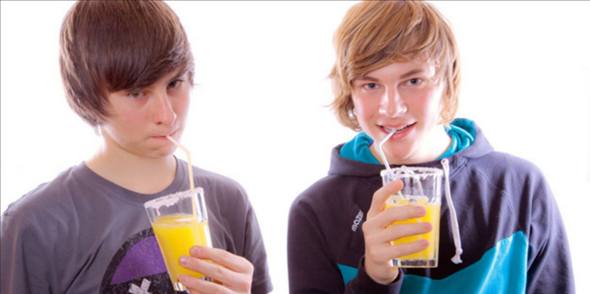 Wieso finden die meisten Männlichen Teens alles Schwul oder Hässlich, und Weibliche Teens alles Peinlich und Cringe?