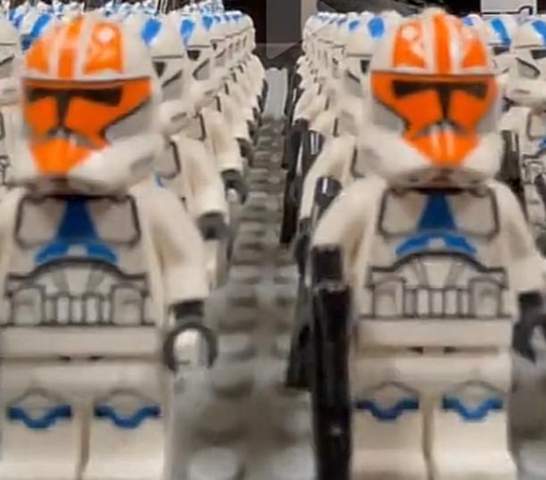 Wieso haben einige Klone aus der 501st ein Orangenen Helm?