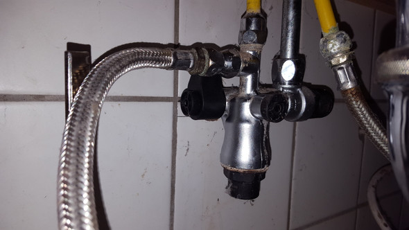 Wasseranschluss - (Sanitär, Badezimmer, Klempner)