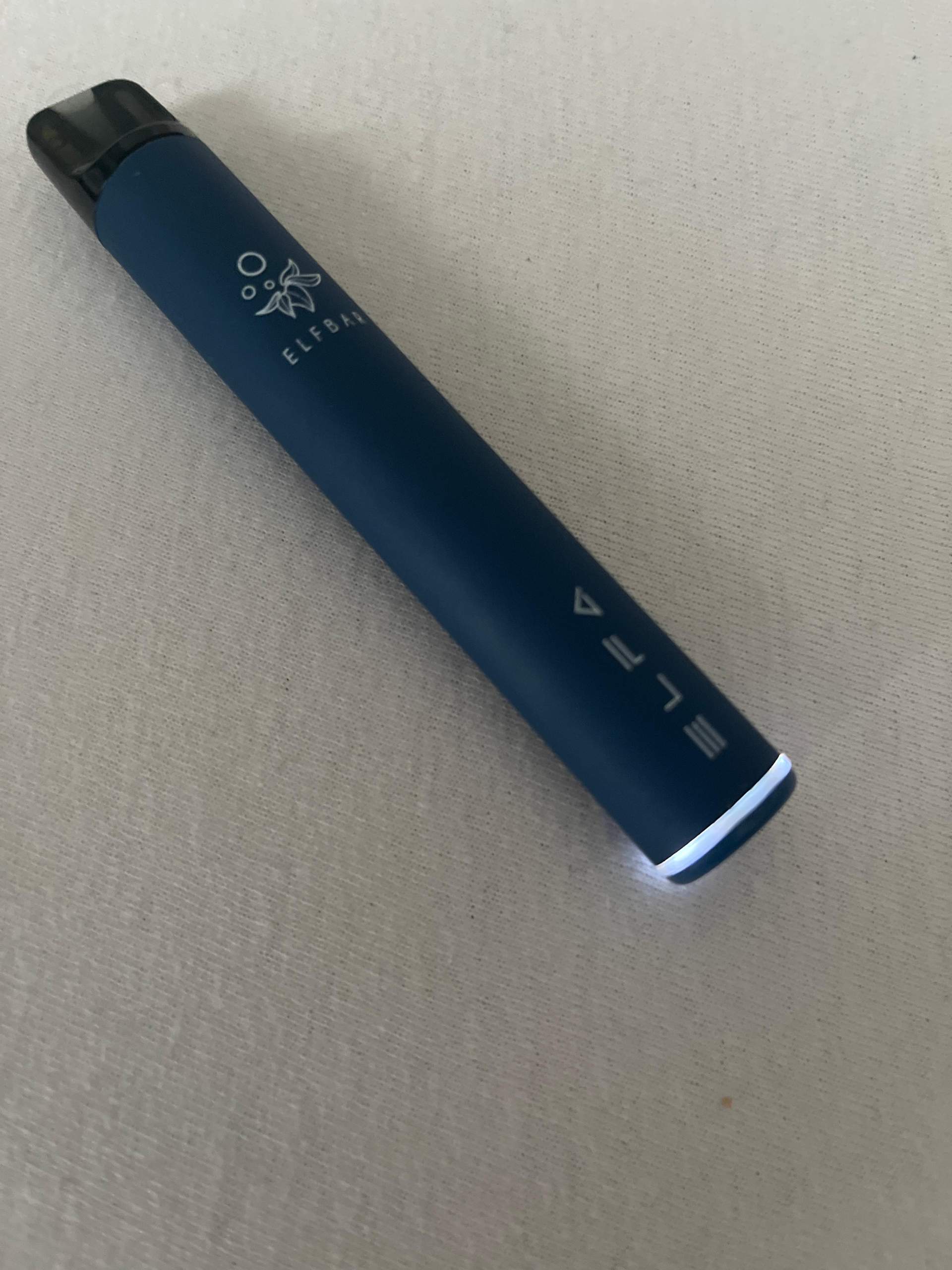 wieso leuchtet vape? (Akku, E-Zigarette, dampfen) wieso leuchtet vape? (Akku, E-Zigarette, dampfen)