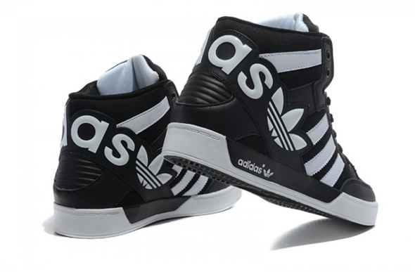 Wieso sind diese Schuhe in Deutschland zur Zeit nirgendwo erhaltlich weiB jemand wo ich diese Schuhe trotzdem herkriegen konnte Sneaker adidas Schuhe