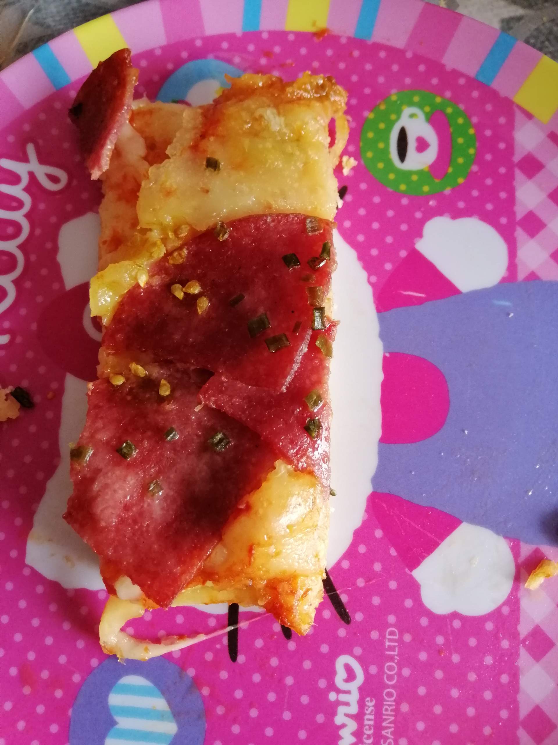 Wie viel Gramm hat ungefähr dieses Stück Pizza? (Essen, abnehmen, Kalorien)