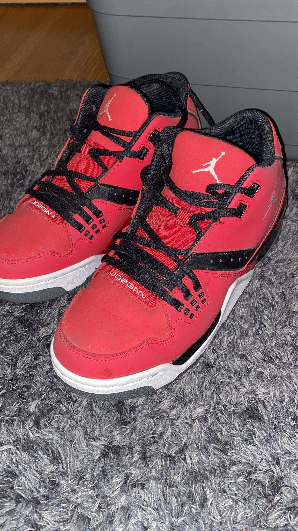 Wieviel kosten diese Schuhe? (Nike, Sneaker)