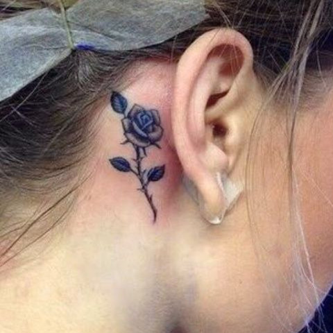 Hier ist das Tattoo - (Tattoo, Tätowieren, Tätowierung)