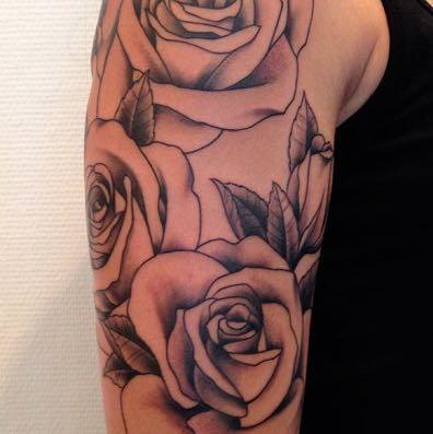 3 Rosen am Oberarm, bloß mit mehr Schattierungen  - (Kosten, Tattoo, Bremen)