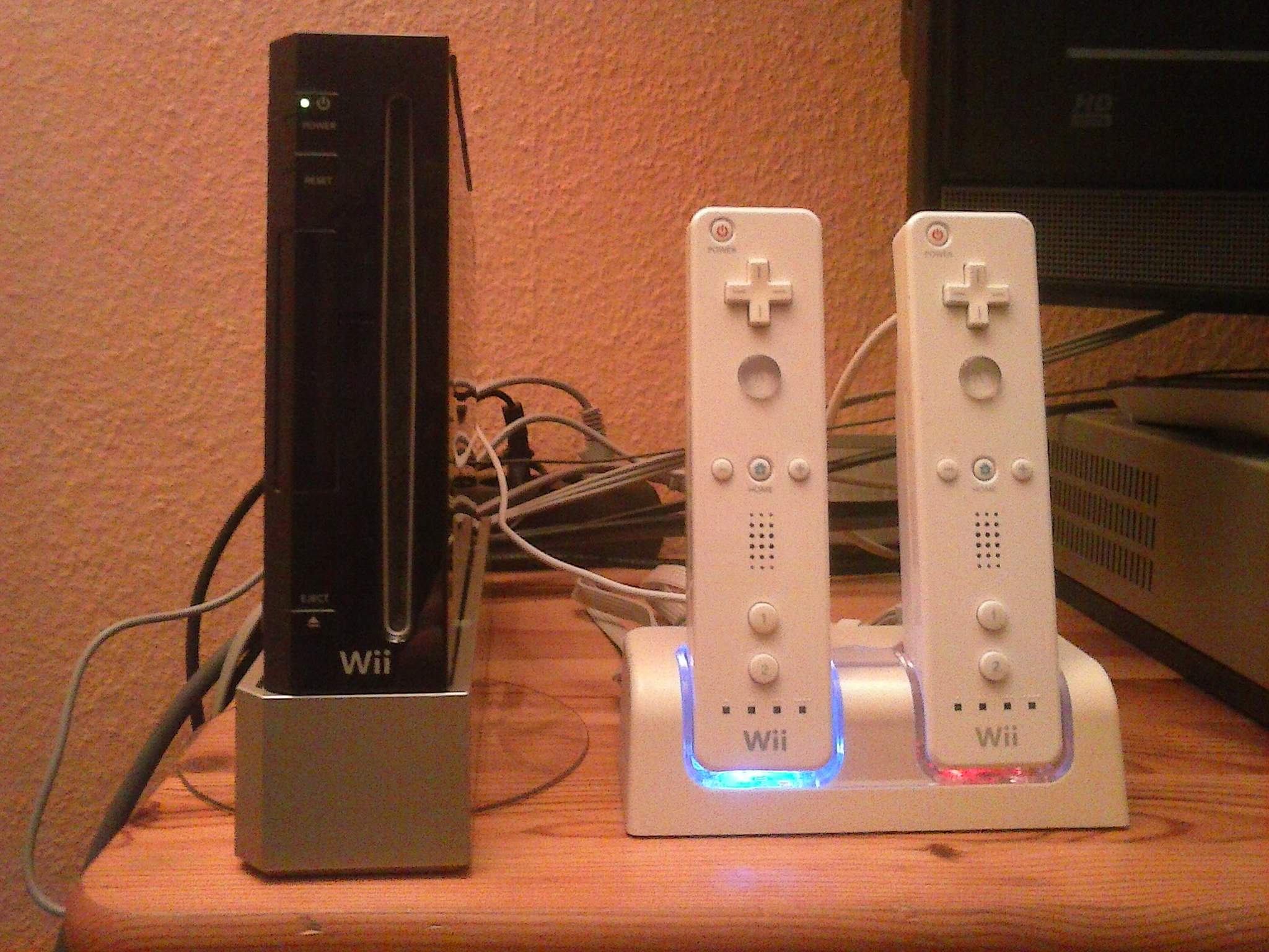 wii controller aufladen, wie genau? (Computer, Nintendo, Nintendo Wii)