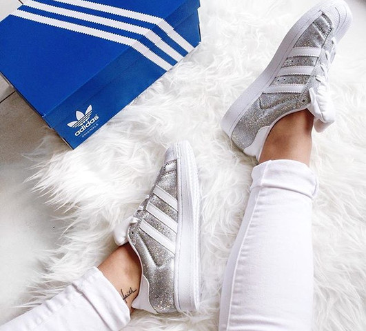Die Schuhe  (Adidas Superstar in Silber) - (kaufen, Schuhe)