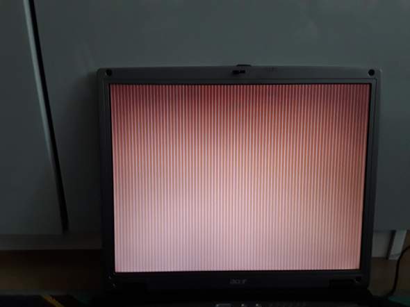 Windows 10 installation aber orangener bildschirm im weißen streifen?