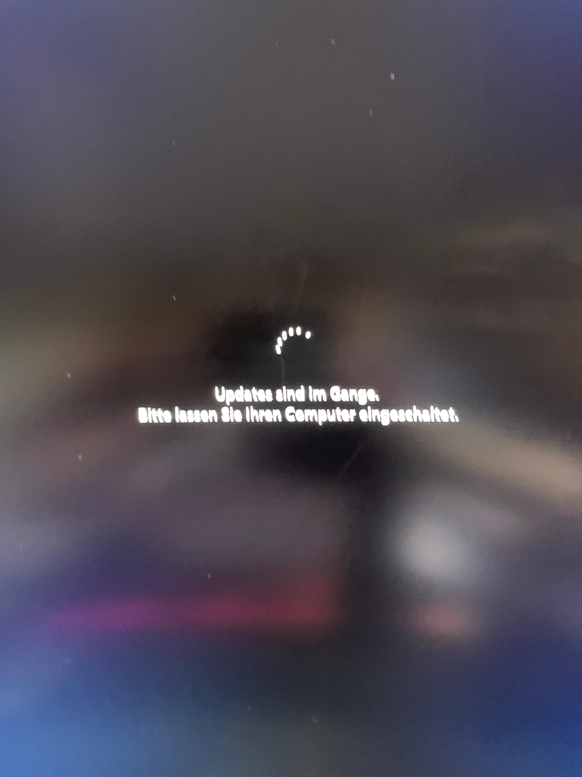 Update Bilder Windows Update seit 40 Minuten im Screen? (Microsoft, IT, Windows 11)