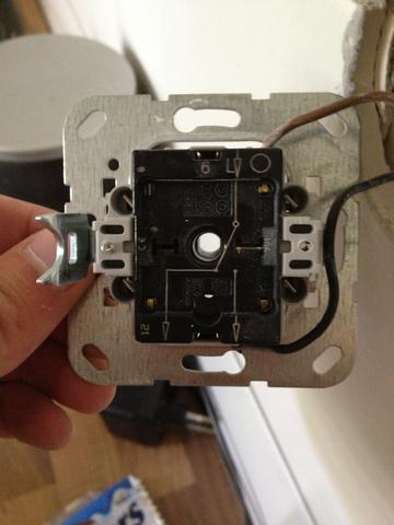 Wippschalter macht Ärger! (Elektronik, Strom, Elektrotechnik)