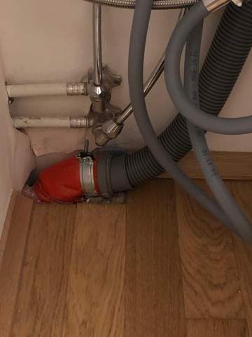 Wird Die Verbindung Von Siphon Zu Abwasserrohr In Kuche Nur Lose Gesteckt Sanitar Heimwerker