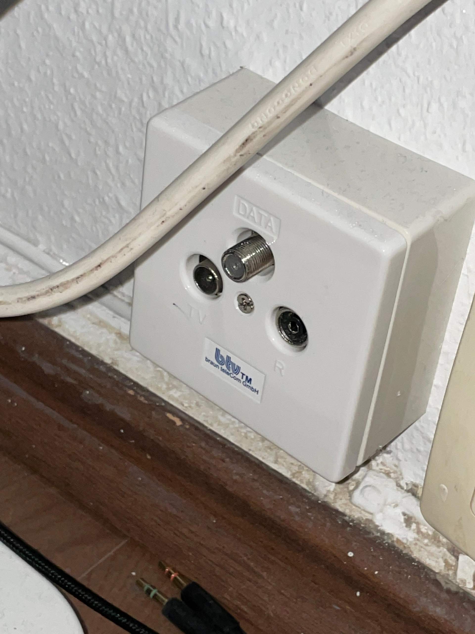 Wlan Router an dieser Dose anschließen? (Internet)