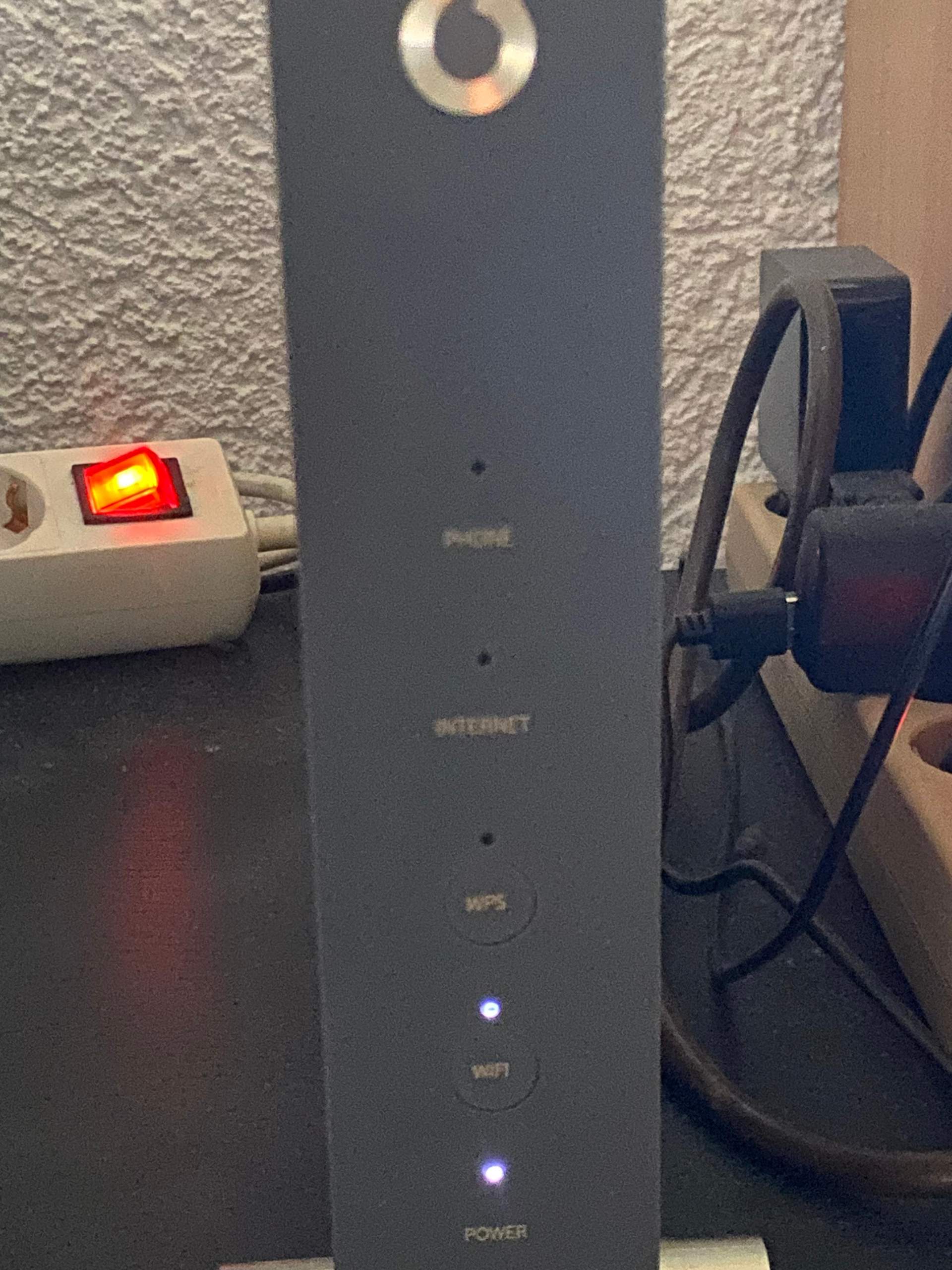 Wlan Router blinkt nur noch rot auf seit gestern was tun? (rotes Licht)