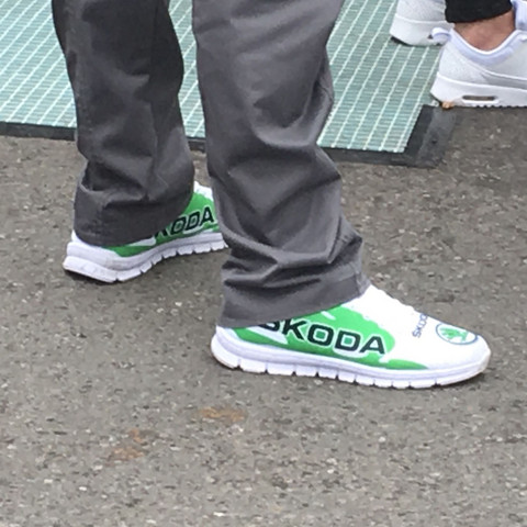 Wo bekommt man solche Škoda Schuhe her? (Sneaker) nike air force mid beesche schuhe