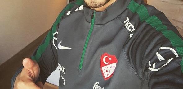 Ich suche so ein Trainingsoberteil - (Oberteil, Nationalmannschaft)