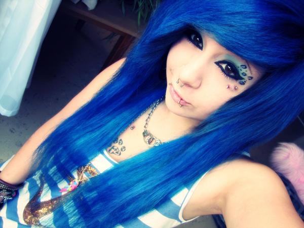 Wo gibt es blaue Haarfarbe? (Haare Farbe blau)