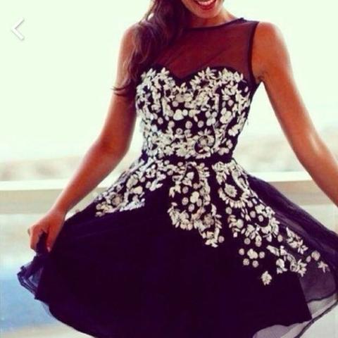 Schwarzes Kleid mit weißen Blumen - (Mode, Kleid, Fashion)