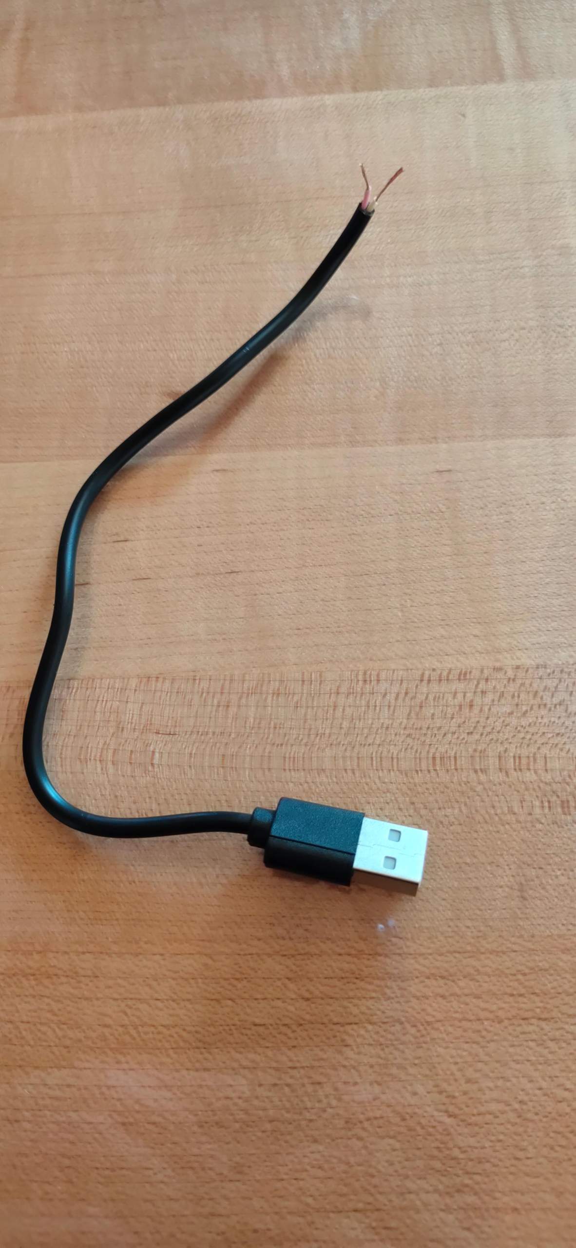 Wo ist bei diesem USB Kabel Plus und Minus? (Computer, Technik ...