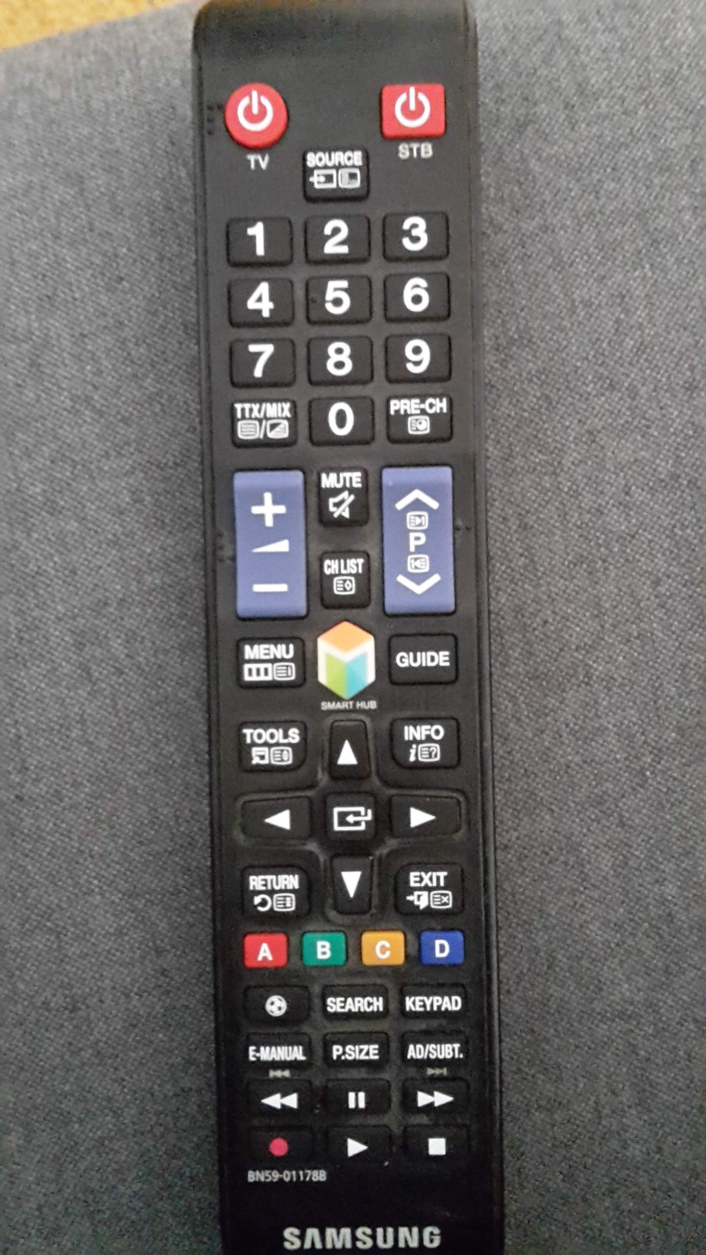 Wo ist bei dieser neuen Samsung Fernbedienung die 3d Taste? (Handy, TV, Fernsehen) neue fernbedienung samsung